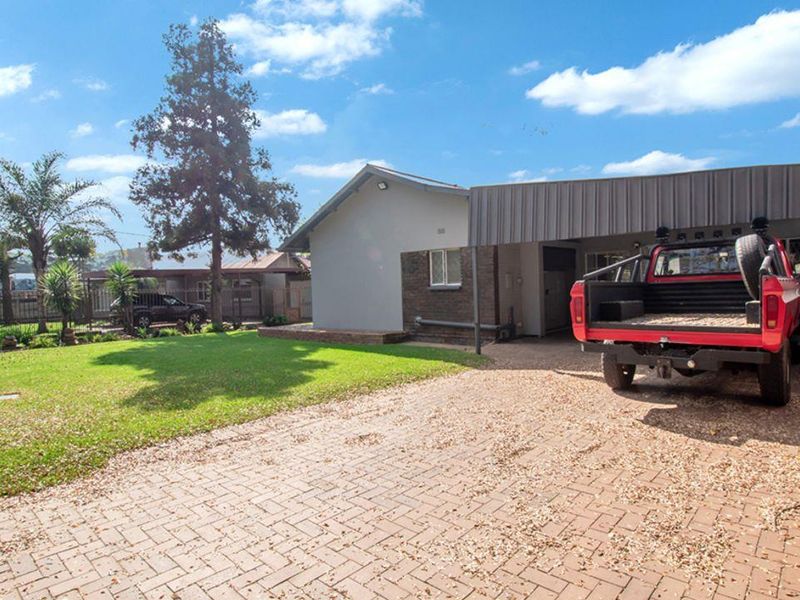 Newly renovated stunning Family home in the heart of Brenthurst. An absolute beauty! - Photo 5