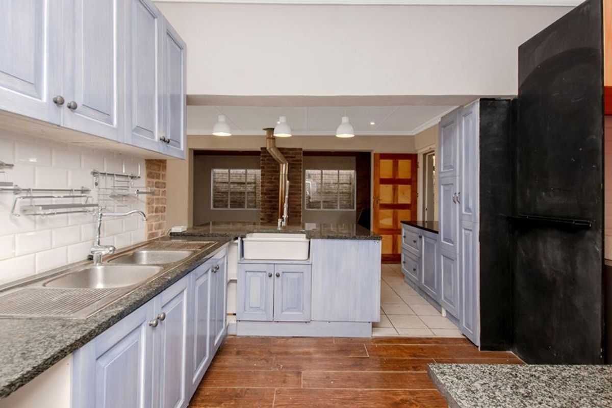 Newly renovated stunning Family home in the heart of Brenthurst. An absolute beauty! - Photo 3