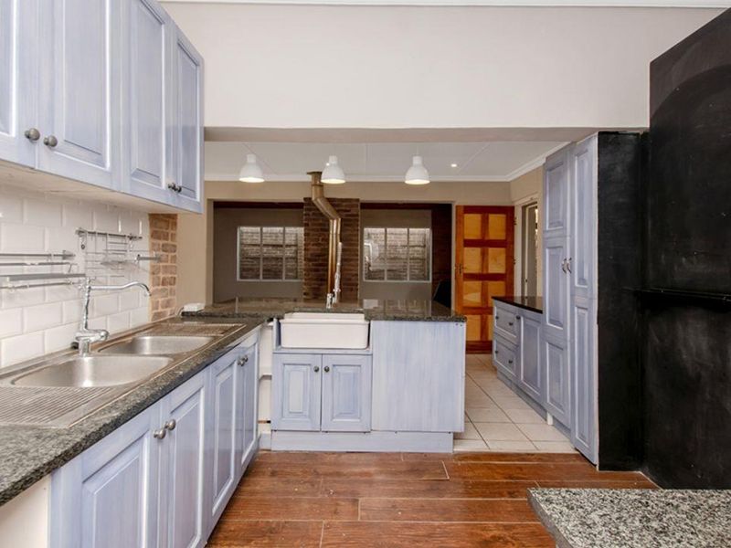 Newly renovated stunning Family home in the heart of Brenthurst. An absolute beauty! - Photo 3