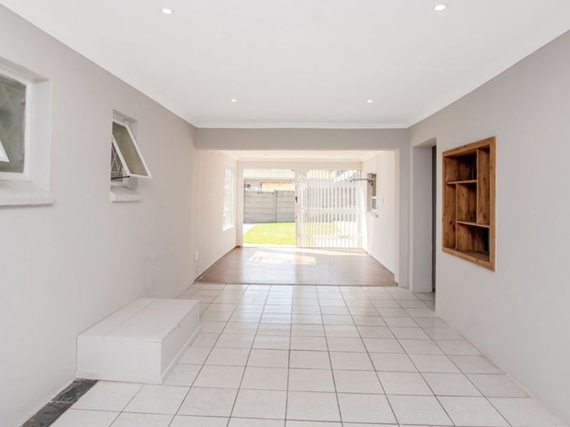 Newly renovated stunning Family home in the heart of Brenthurst. An absolute beauty! - Photo 8