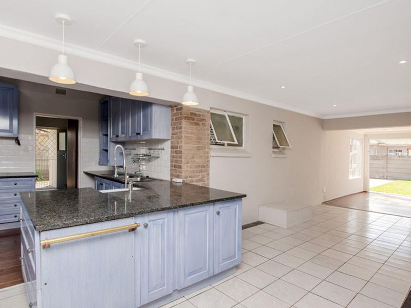 Newly renovated stunning Family home in the heart of Brenthurst. An absolute beauty! - Photo 9