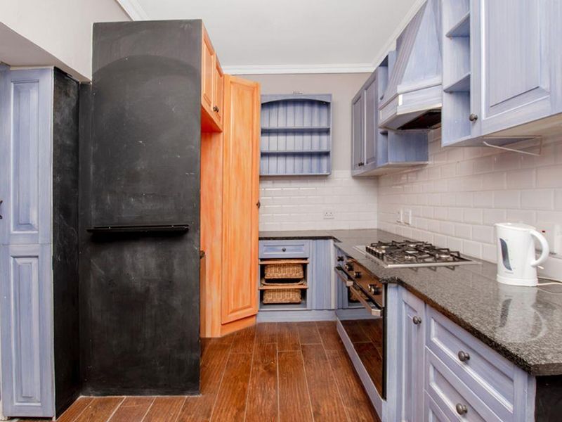 Newly renovated stunning Family home in the heart of Brenthurst. An absolute beauty! - Photo 10