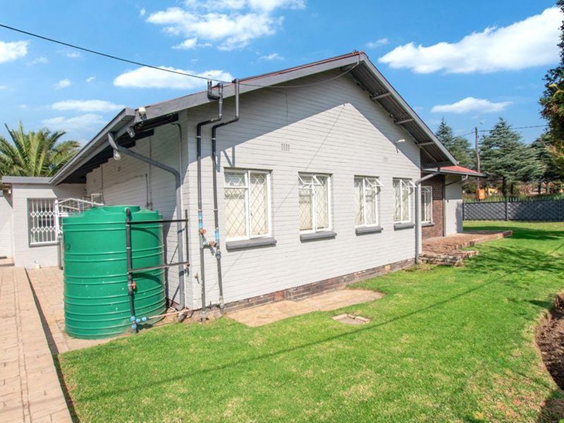 Newly renovated stunning Family home in the heart of Brenthurst. An absolute beauty! - Photo 6