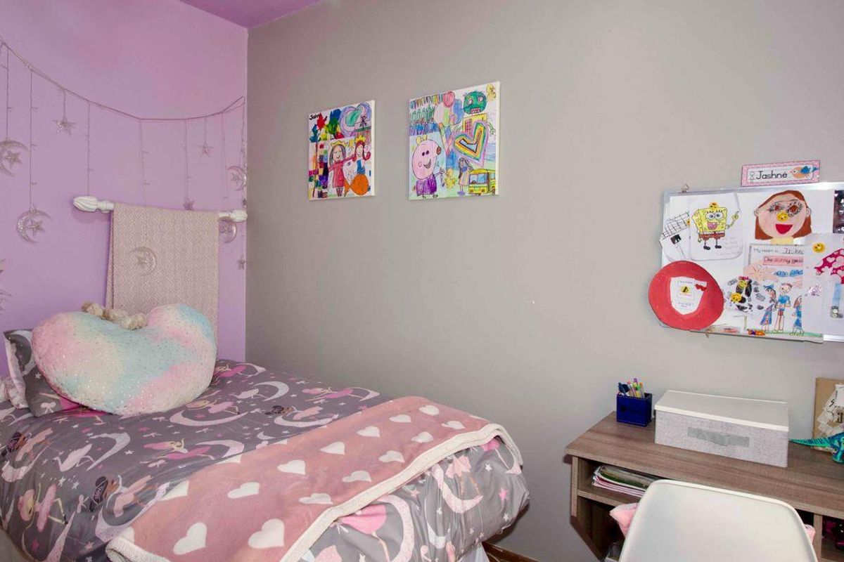 Amazing investment unit. This block receives fantastic rentals. - Photo 2