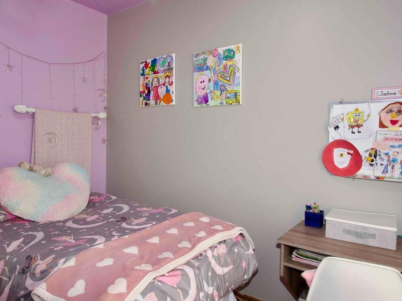 Amazing investment unit. This block receives fantastic rentals. - Photo 2