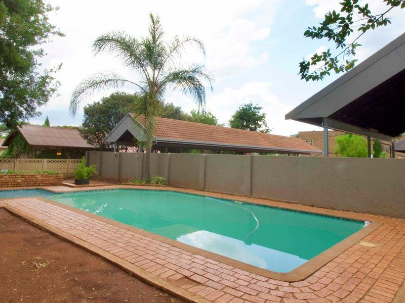 Amazing investment unit. This block receives fantastic rentals. - Photo 10