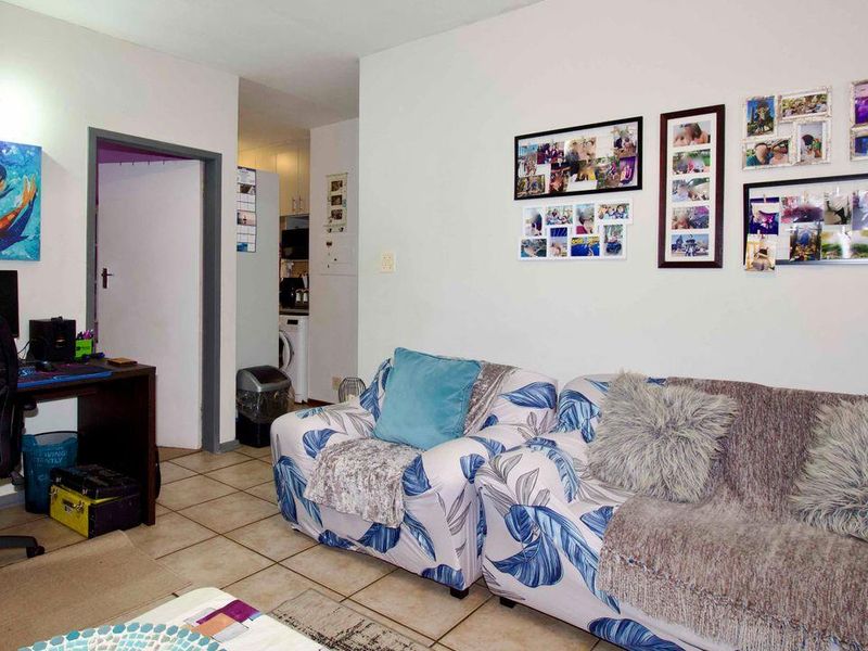 Amazing investment unit. This block receives fantastic rentals. - Photo 9