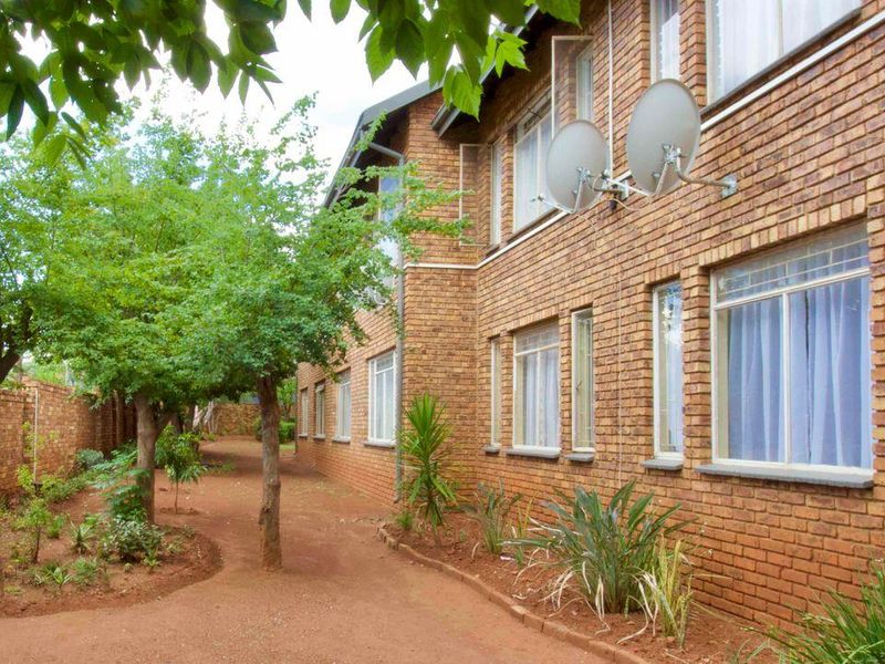 Amazing investment unit. This block receives fantastic rentals. - Photo 8