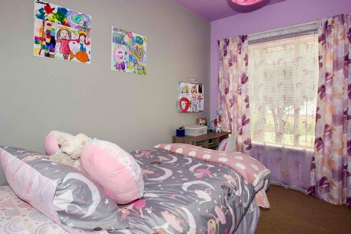 Amazing investment unit. This block receives fantastic rentals. - Photo 5