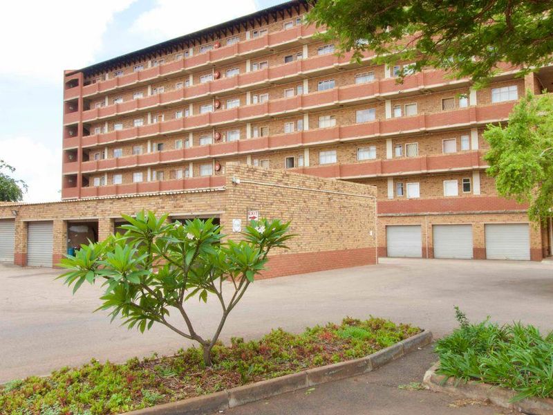 Spacious 3-Bedroom Flat in the Heart of Zwartkop - Photo 2