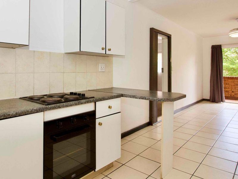 Spacious 3-Bedroom Flat in the Heart of Zwartkop - Photo 10