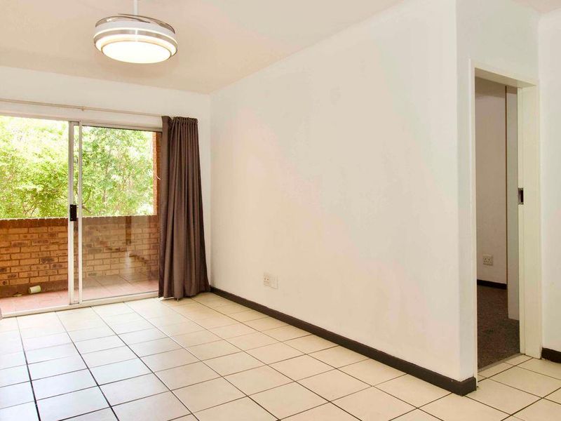 Spacious 3-Bedroom Flat in the Heart of Zwartkop - Photo 8