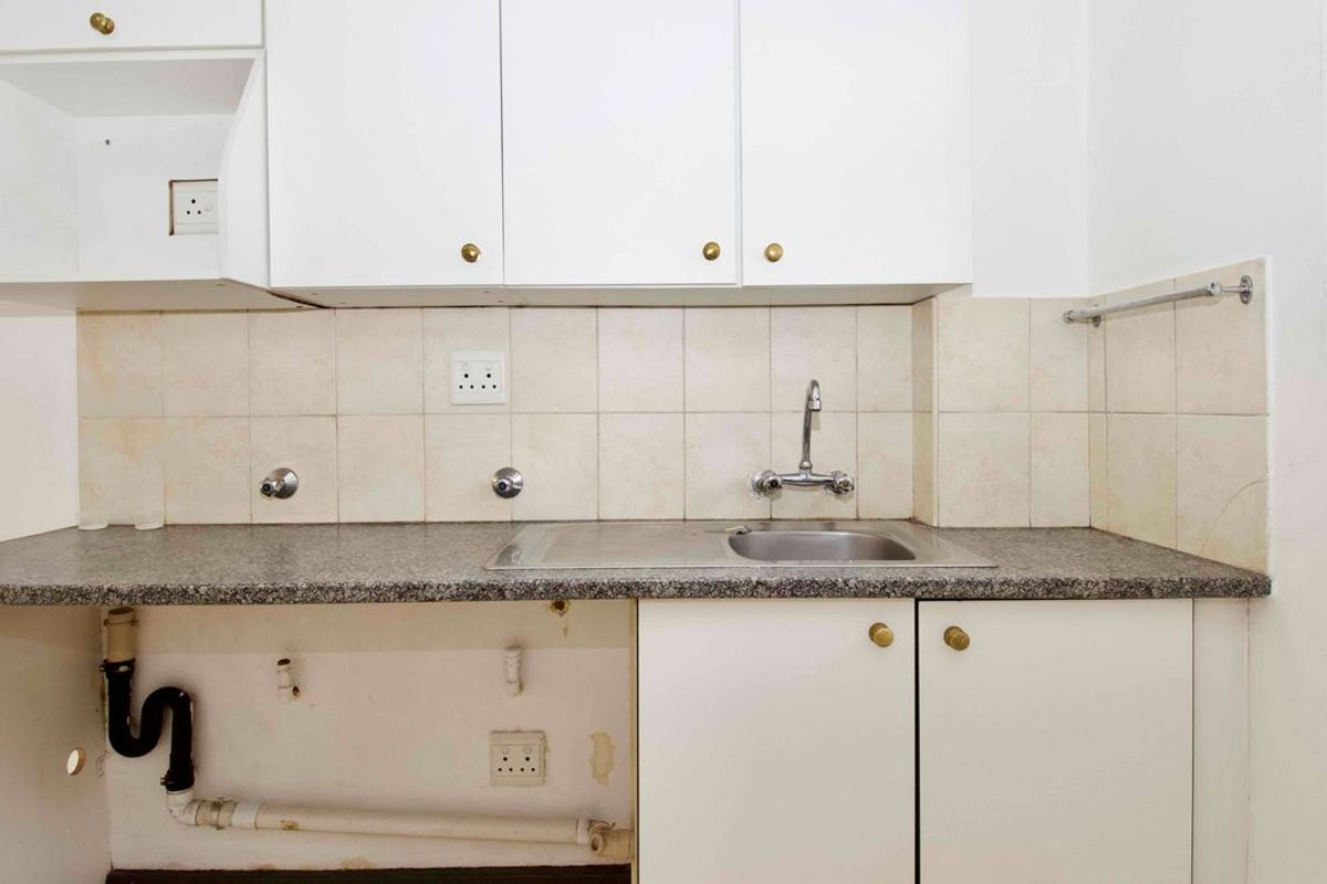Spacious 3-Bedroom Flat in the Heart of Zwartkop - Photo 5