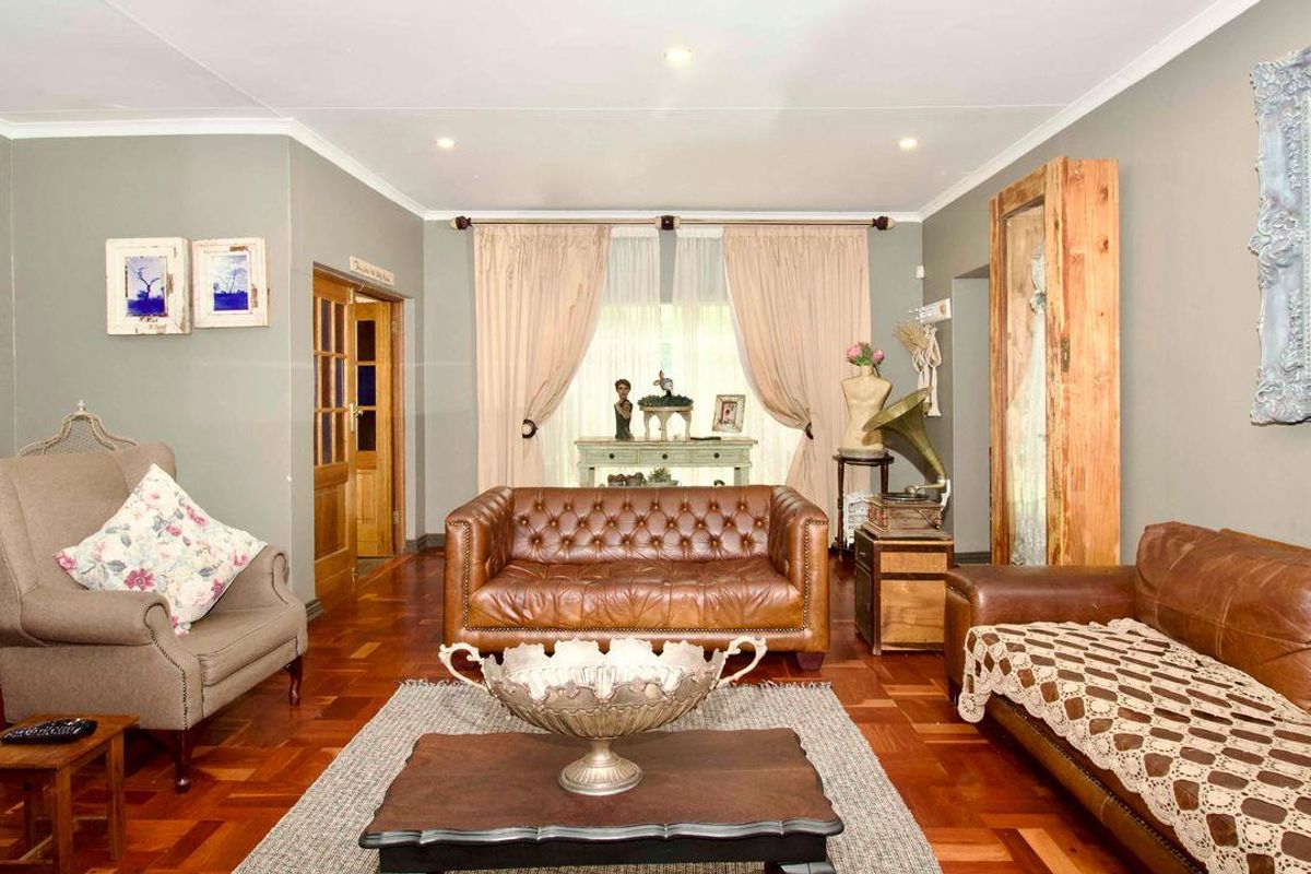 Stunning Home Set In A Class Of Its Own. - Photo 5