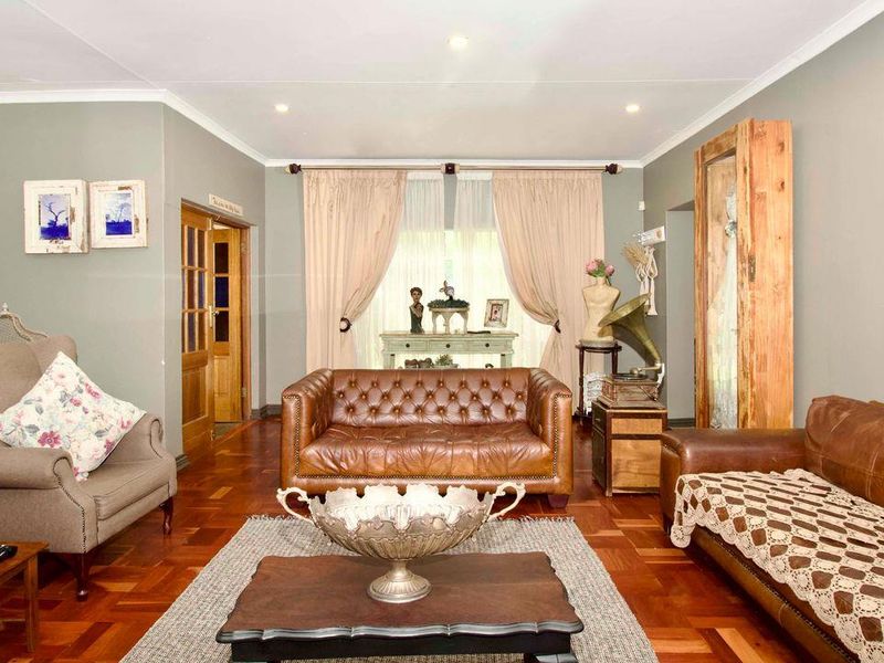 Stunning Home Set In A Class Of Its Own. - Photo 5