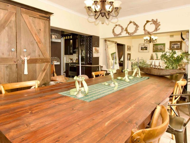 Stunning Home Set In A Class Of Its Own. - Photo 10