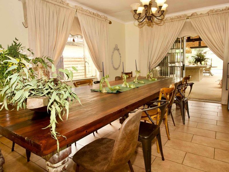 Stunning Home Set In A Class Of Its Own. - Photo 9