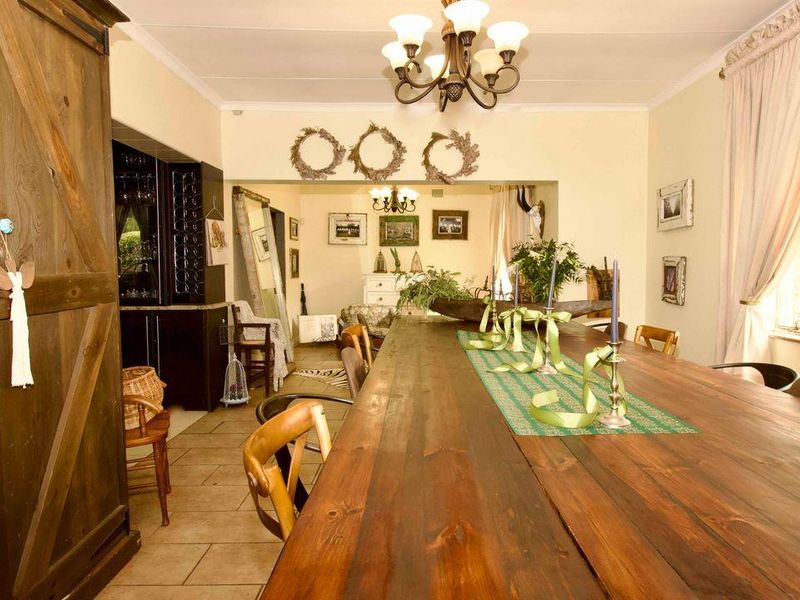 Stunning Home Set In A Class Of Its Own. - Photo 8