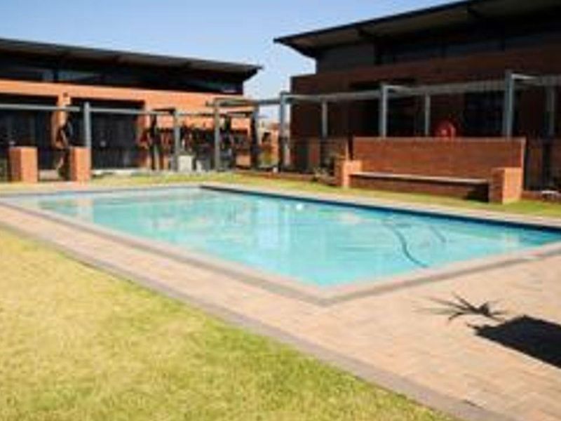 Like New Top Floor Unit, with an enclosed balcony. Less than buying from the developer. - Photo 3