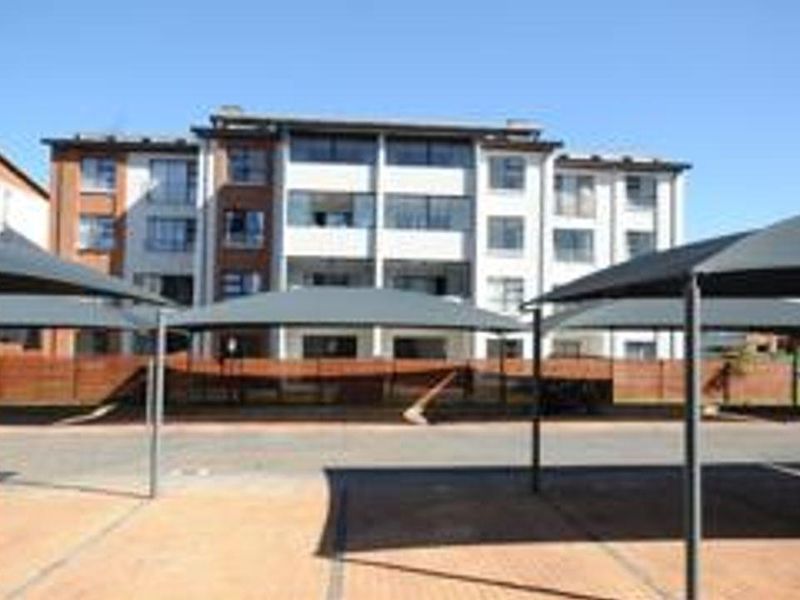 Like New Top Floor Unit, with an enclosed balcony. Less than buying from the developer. - Photo 7