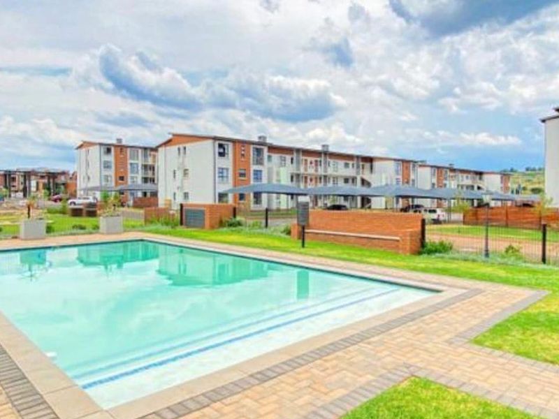 Like New Top Floor Unit, with an enclosed balcony. Less than buying from the developer. - Photo 4