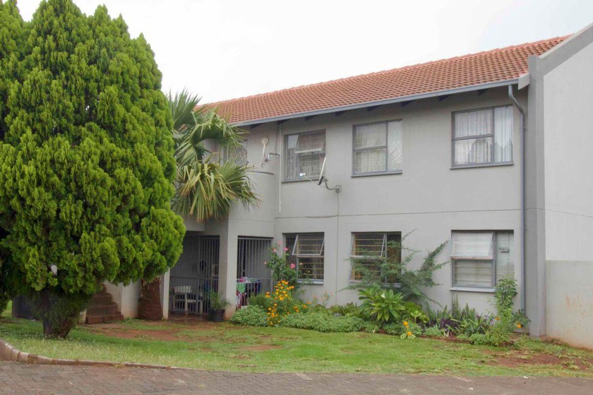 Complex With A Pool. Well located. - Photo 2