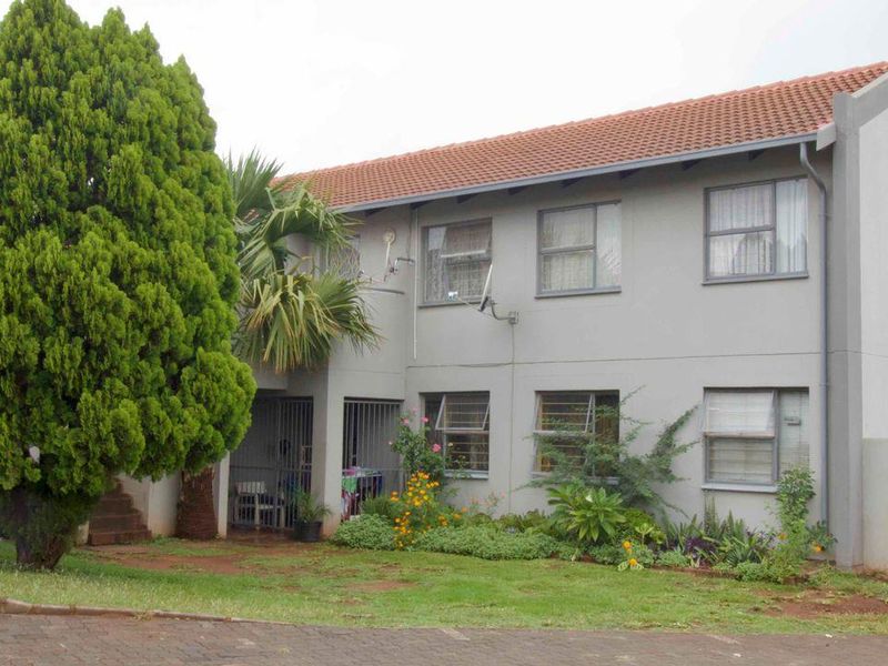 Complex With A Pool. Well located. - Photo 2