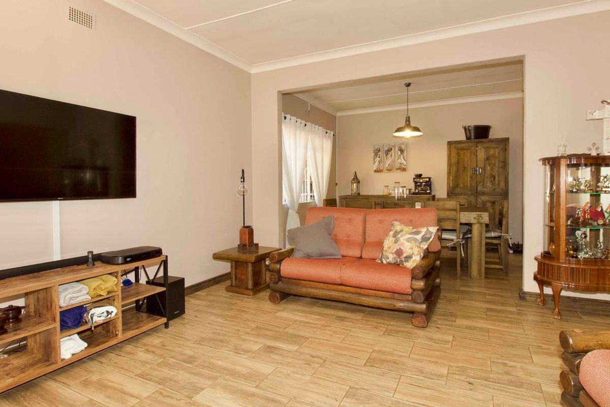 Are you looking for a well loved home, in move in and live condition - Photo 3