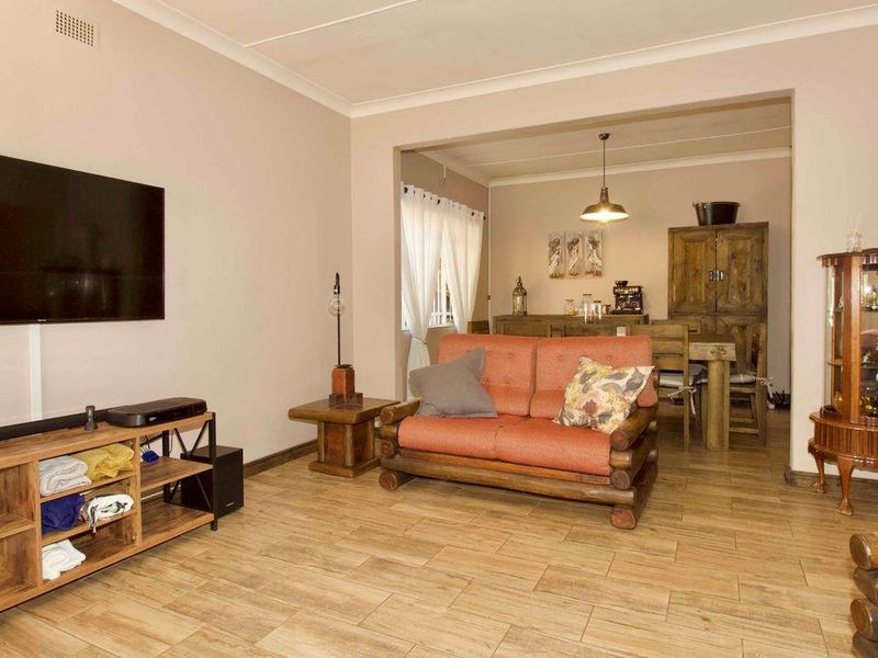 Are you looking for a well loved home, in move in and live condition - Photo 3