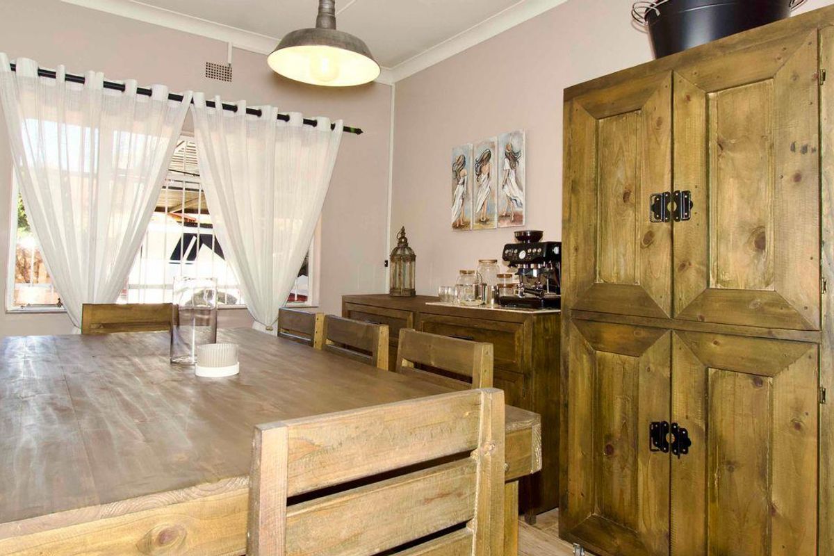 Are you looking for a well loved home, in move in and live condition - Photo 5