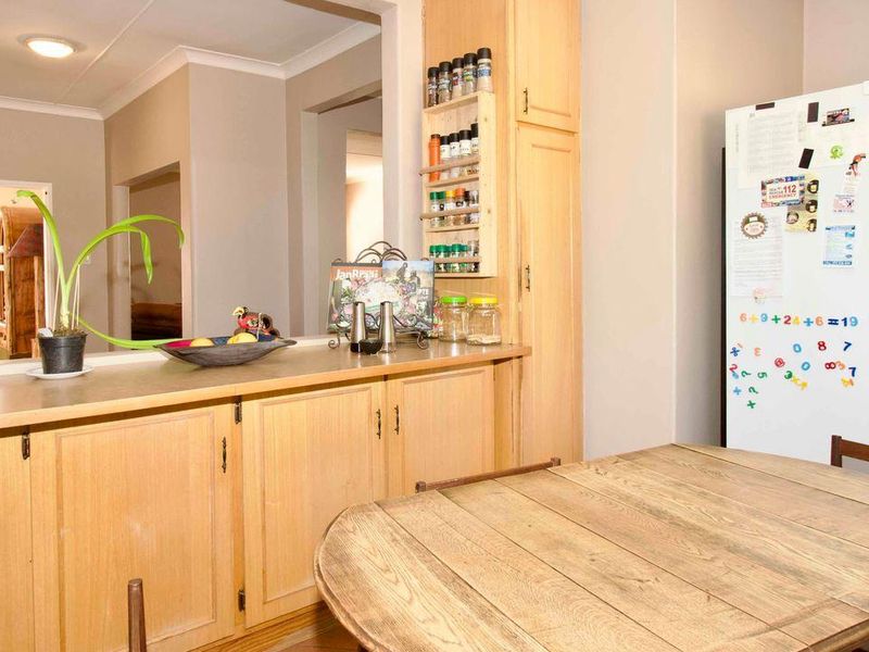 Are you looking for a well loved home, in move in and live condition - Photo 9