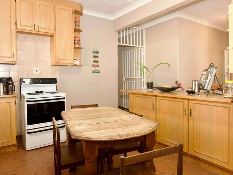 Are you looking for a well loved home, in move in and live condition - Photo 7