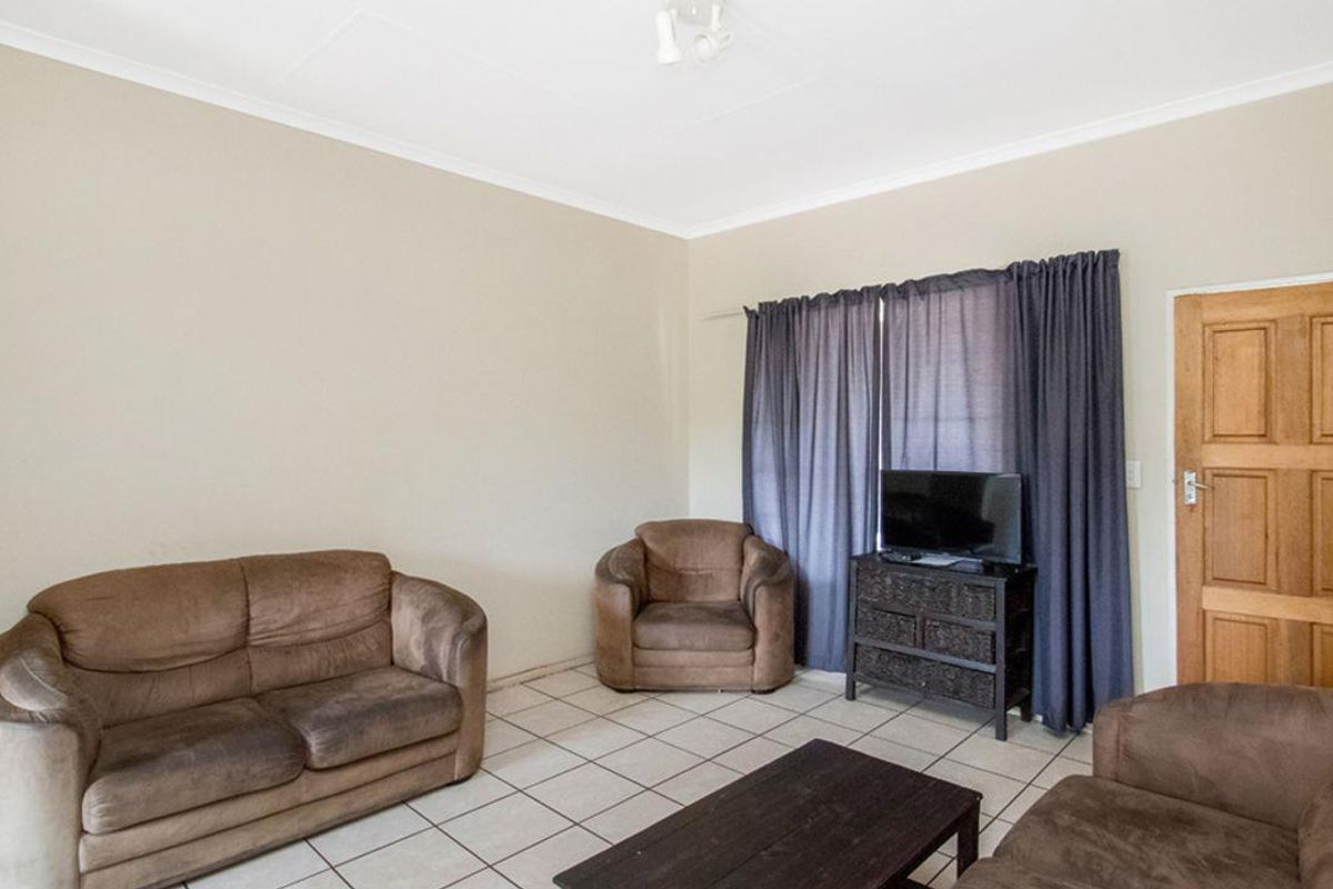 2 bedroom, 1 bathroom apartment - Photo 4