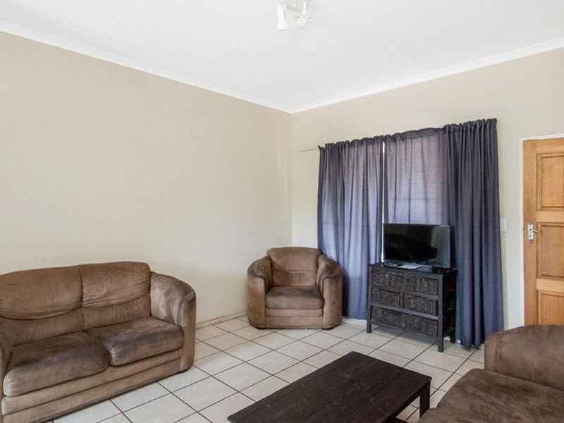 2 bedroom, 1 bathroom apartment - Photo 4