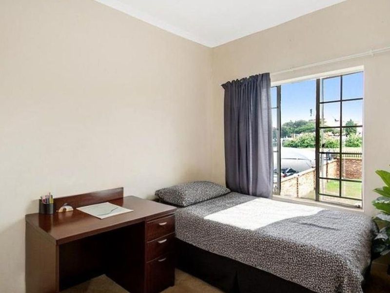 2 bedroom, 1 bathroom apartment - Photo 10