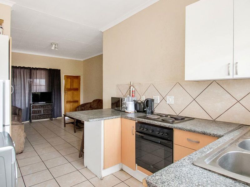 2 bedroom, 1 bathroom apartment - Photo 6