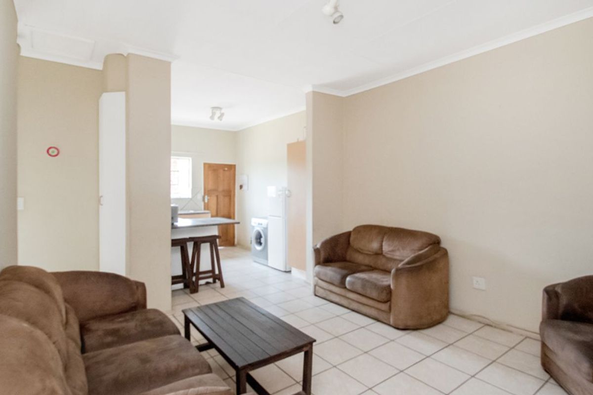 2 bedroom, 1 bathroom apartment - Photo 3