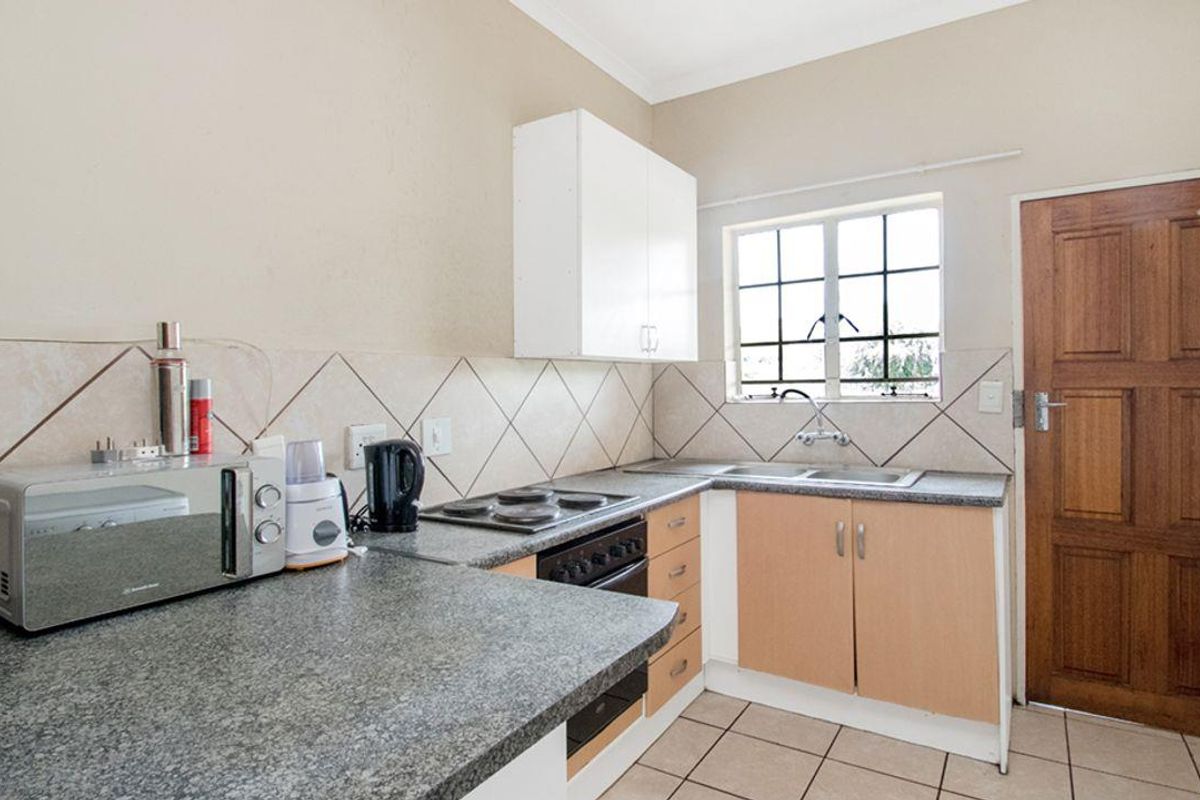 2 bedroom, 1 bathroom apartment - Photo 5