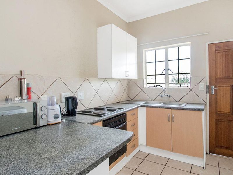 2 bedroom, 1 bathroom apartment - Photo 5