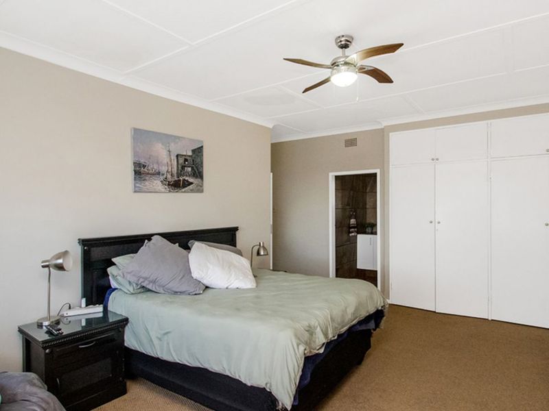 5 bedroom, 2 bathroom home with a 1 bedroom cottage - Photo 8