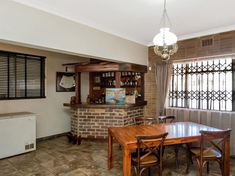 5 bedroom, 2 bathroom home with a 1 bedroom cottage - Photo 7