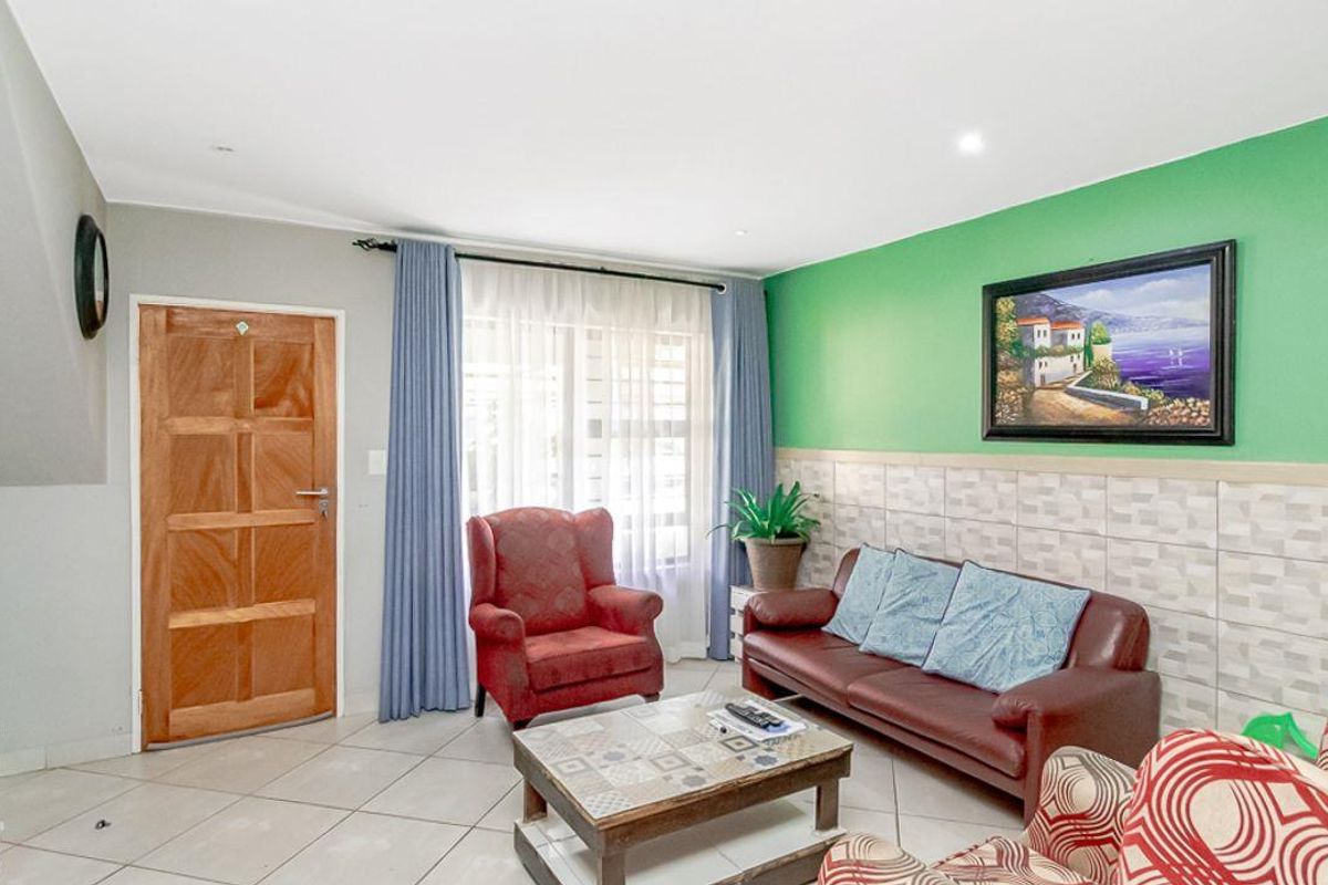 Beautiful 2 bedroom, 1 bathroom home with private garden - Photo 3