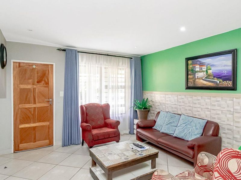 Beautiful 2 bedroom, 1 bathroom home with private garden - Photo 3