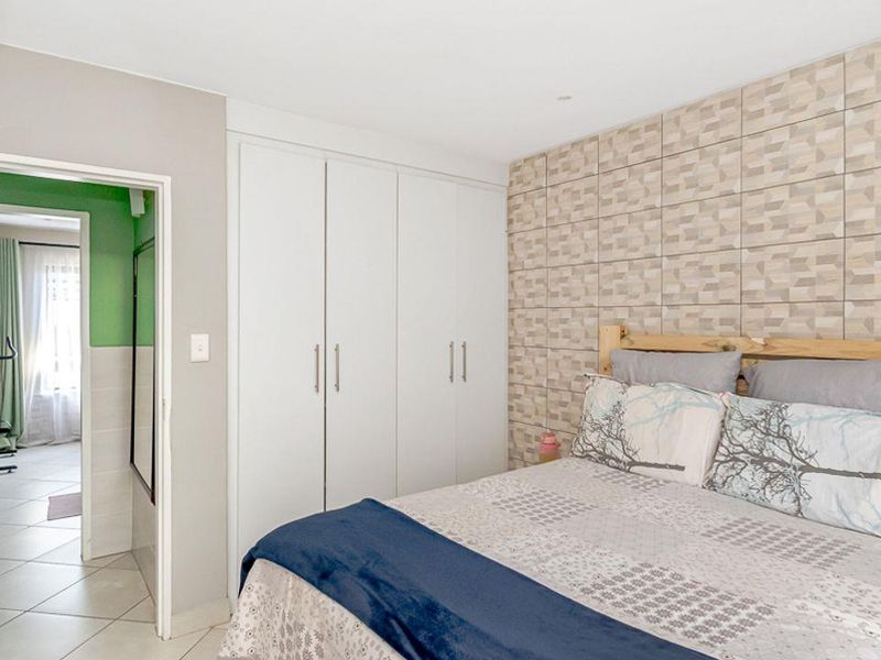 Beautiful 2 bedroom, 1 bathroom home with private garden - Photo 10