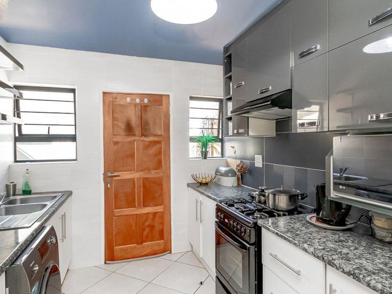 Beautiful 2 bedroom, 1 bathroom home with private garden - Photo 7