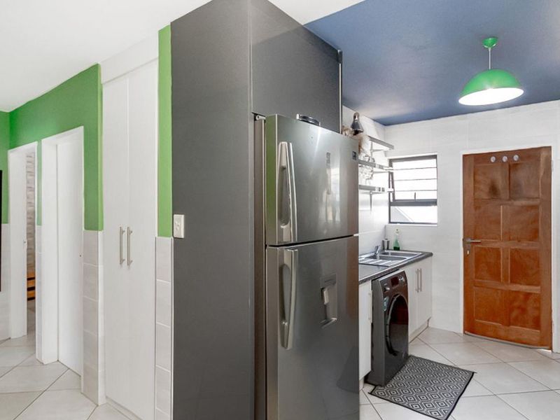 Beautiful 2 bedroom, 1 bathroom home with private garden - Photo 6