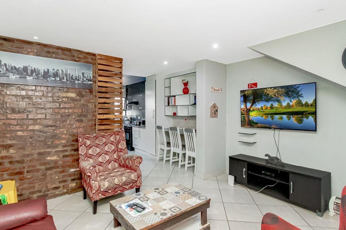 Beautiful 2 bedroom, 1 bathroom home with private garden - Photo 4