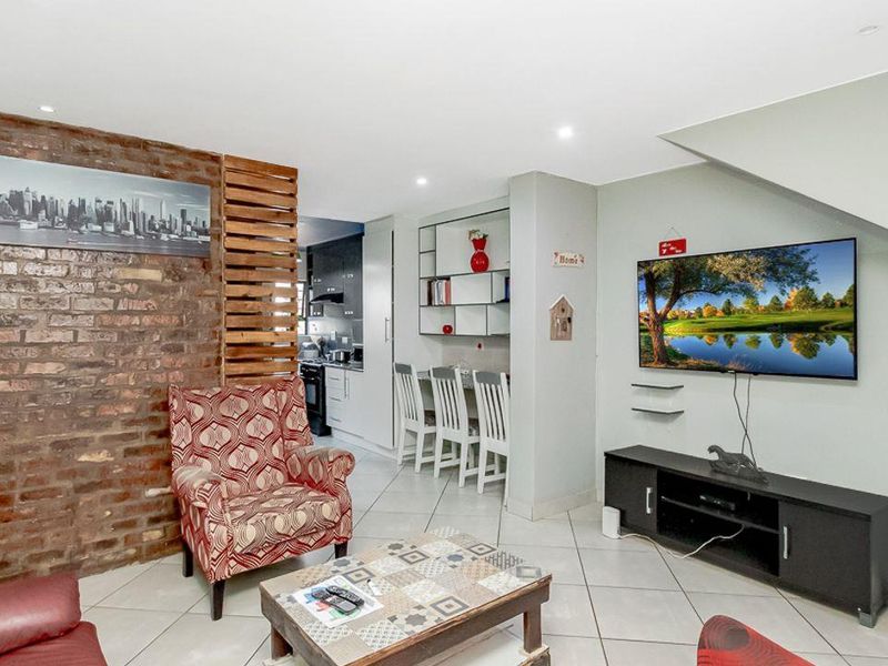 Beautiful 2 bedroom, 1 bathroom home with private garden - Photo 4