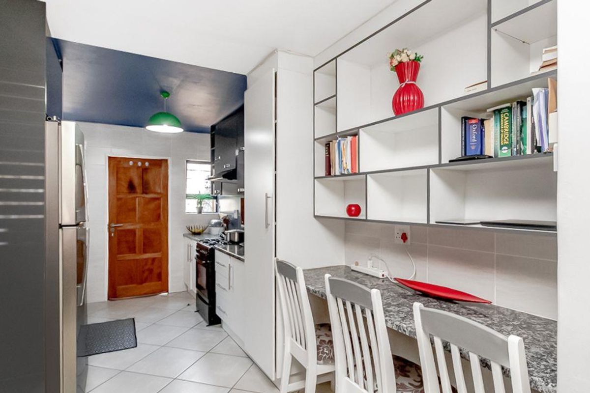 Beautiful 2 bedroom, 1 bathroom home with private garden - Photo 5