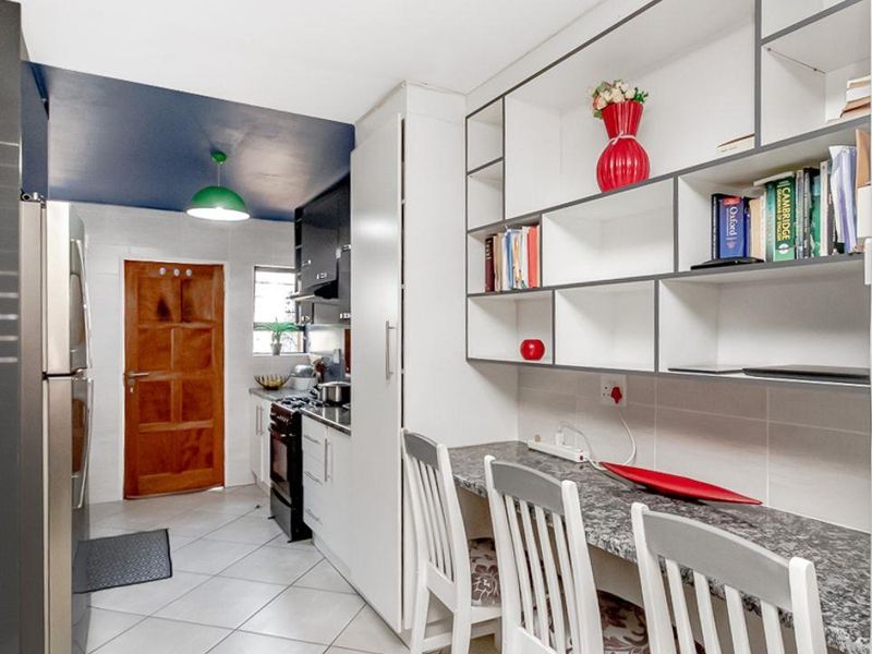 Beautiful 2 bedroom, 1 bathroom home with private garden - Photo 5